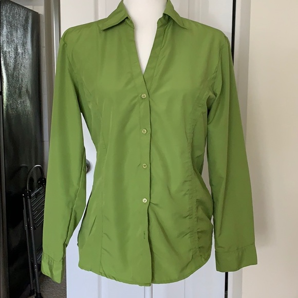 Tops - 🍃NWOT Green Long Sleeved Button-up